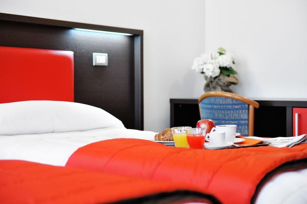 Hotel Al Corso Legnano Exterior photo
